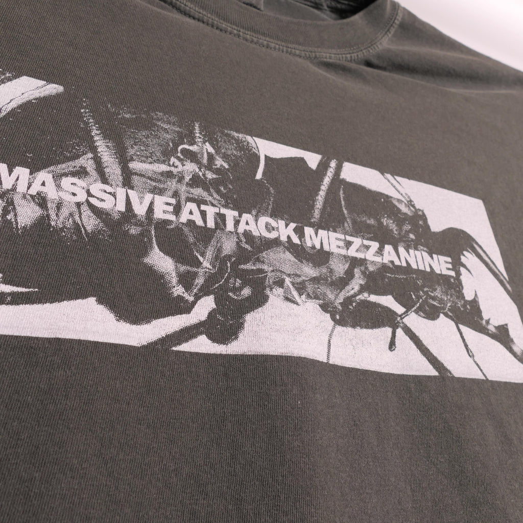 Massive Attack Mezzanine Band Tee English Trip Hop Collective Bristol England Alternative Tour Unfinished Sympathy Ultra Faded Xl