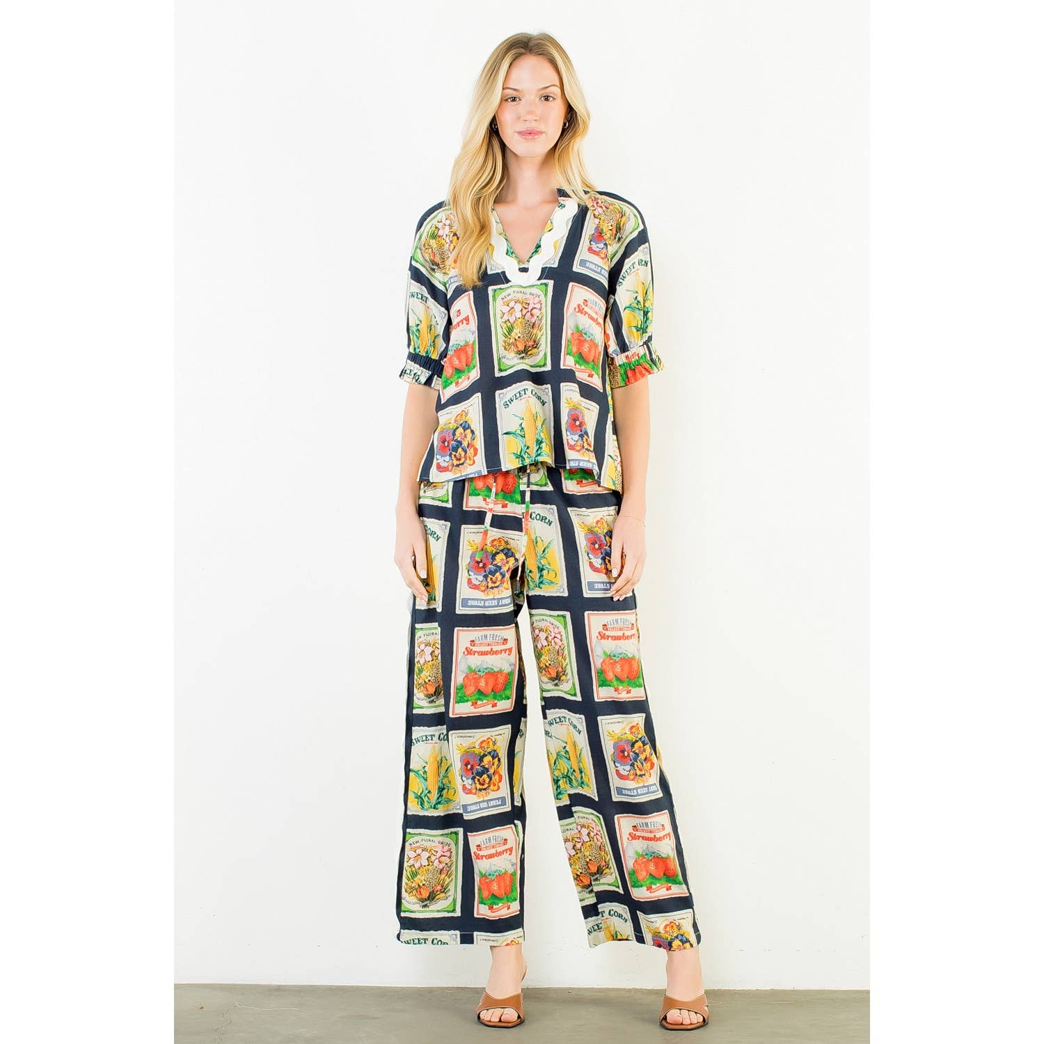 Short Sleeve Pattern Detail V-Neck Top Unisex , , , Long Sleeve Tee