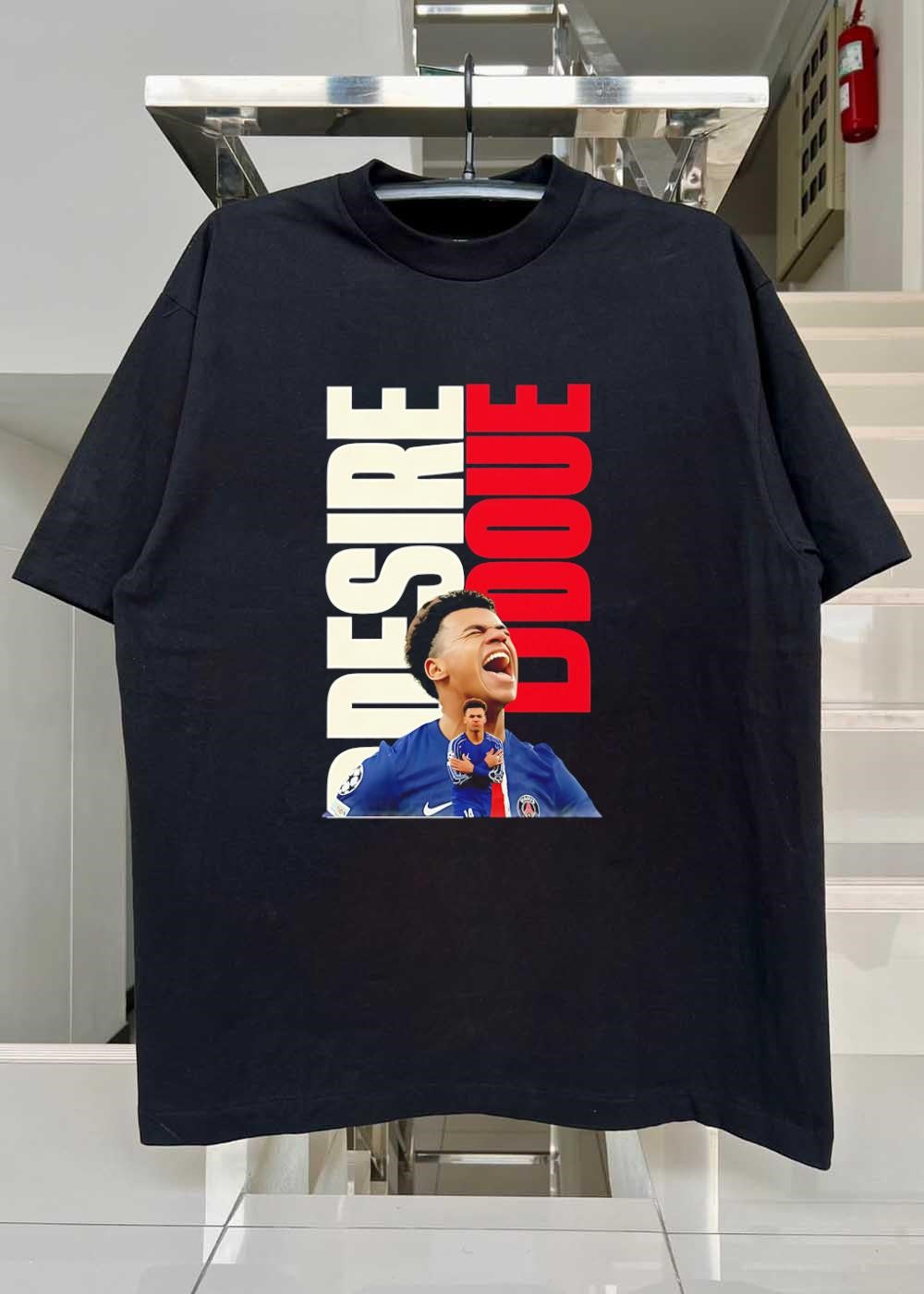 Désiré Doué Screaming PSG Player Silhouette Paris Saint Germain T-Shirt
