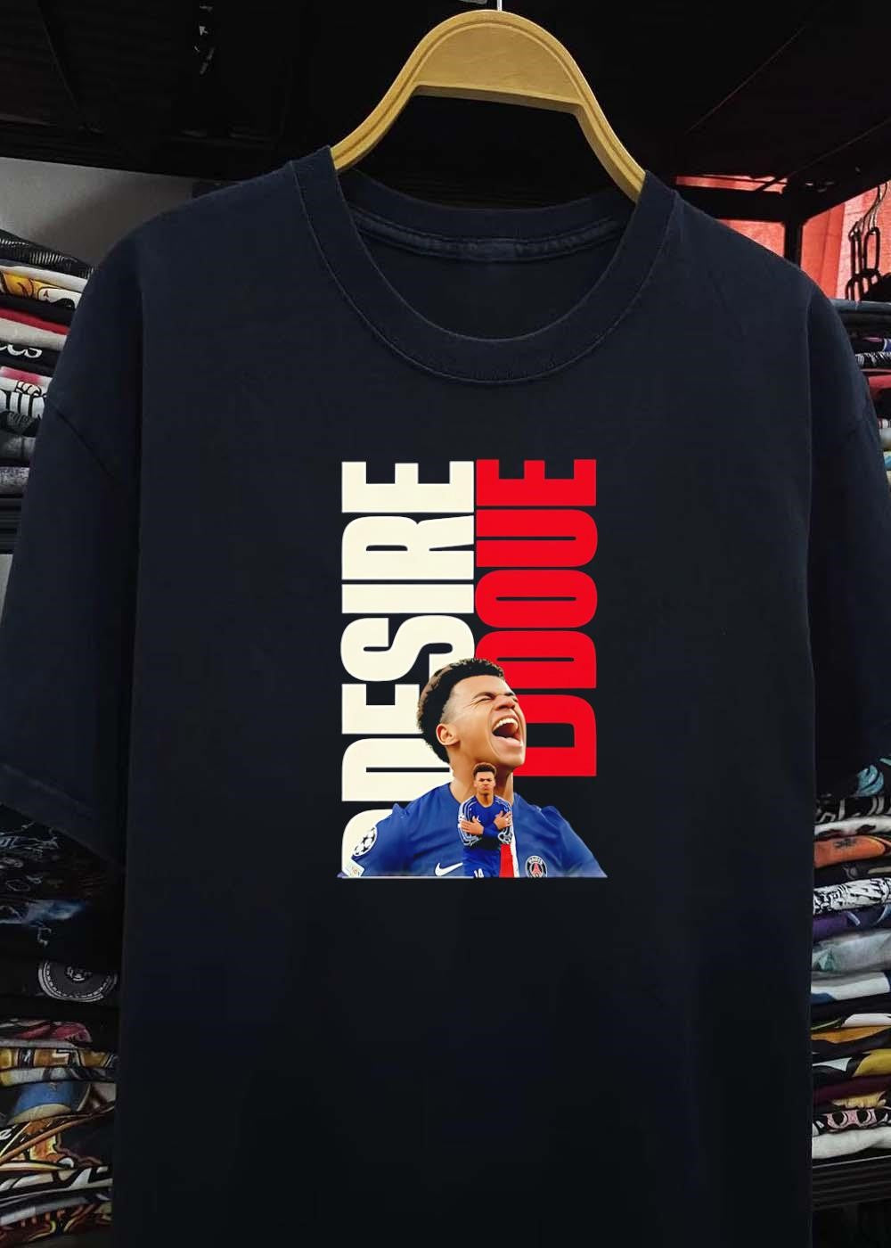 Désiré Doué Screaming PSG Player Silhouette Paris Saint Germain T-Shirt