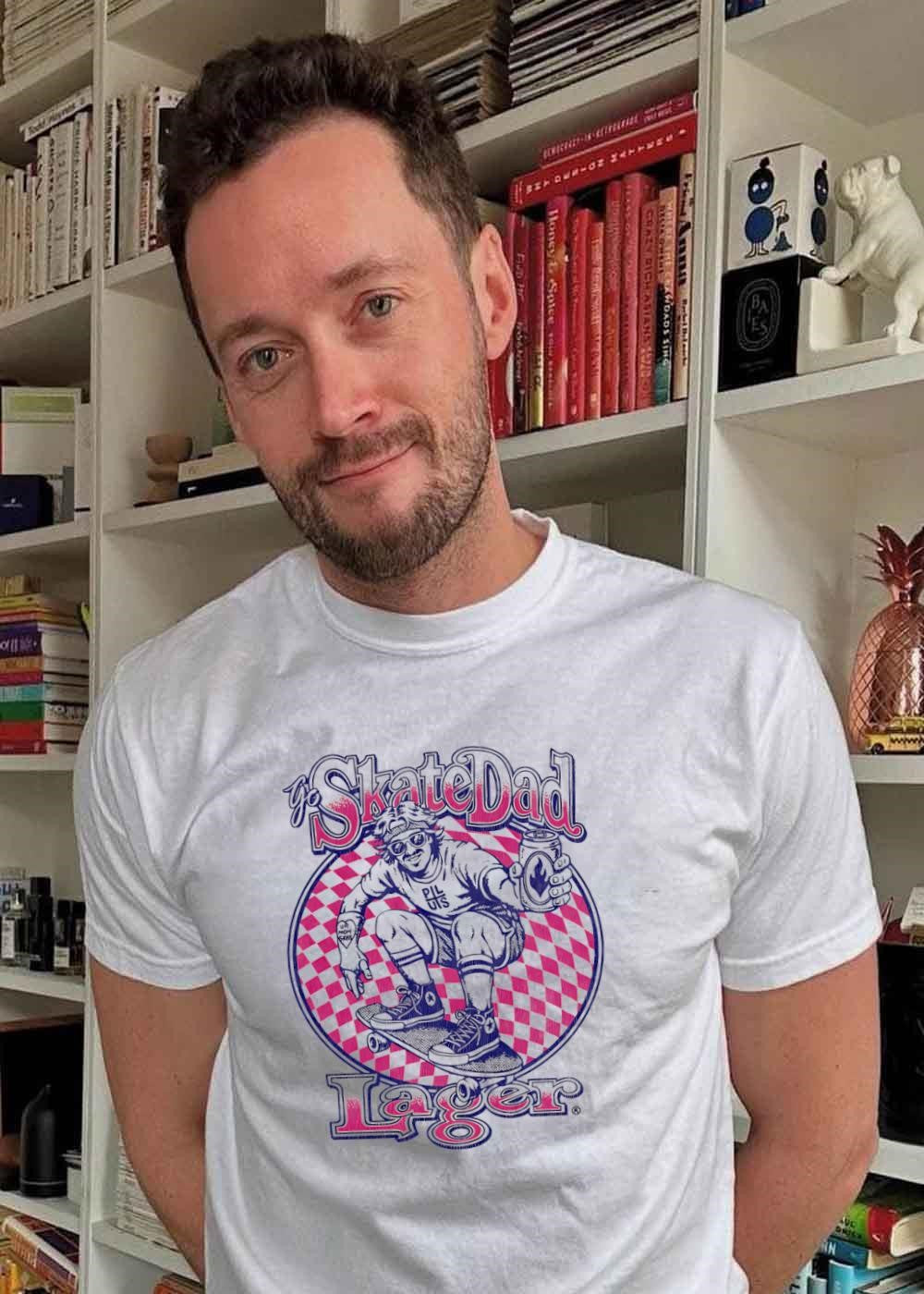Go SkateDad Lager Ur Mom Sucks Pil Uis Skateboarder T-Shirt