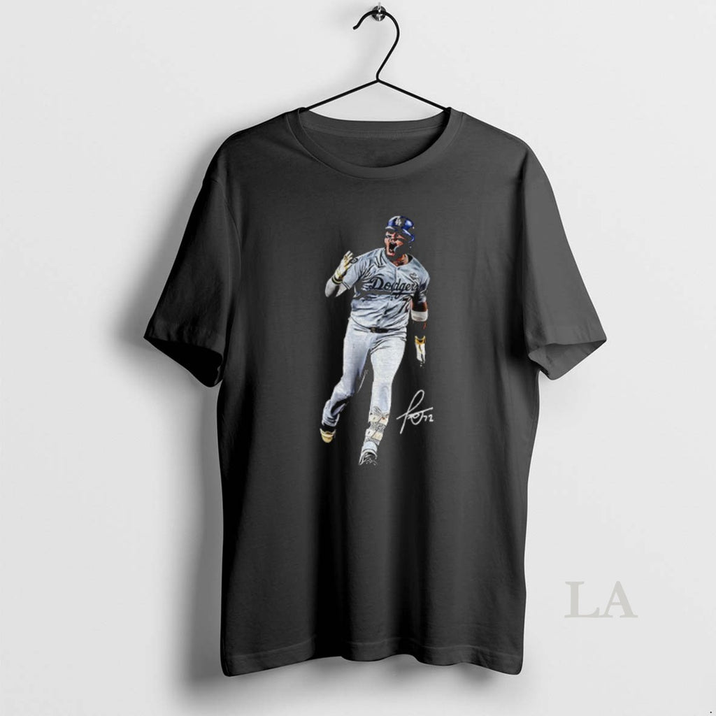 Original Miguel Rojasposing Los Angeles Dodgers Mlb Baseball World Series 2025 Signature