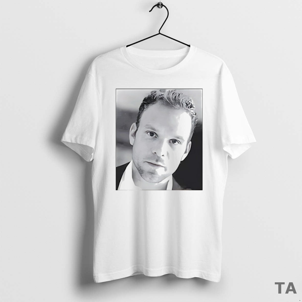 Top Jonathan Bailey Wearing Norbert Leo Butz Circle T Shirt Sweater