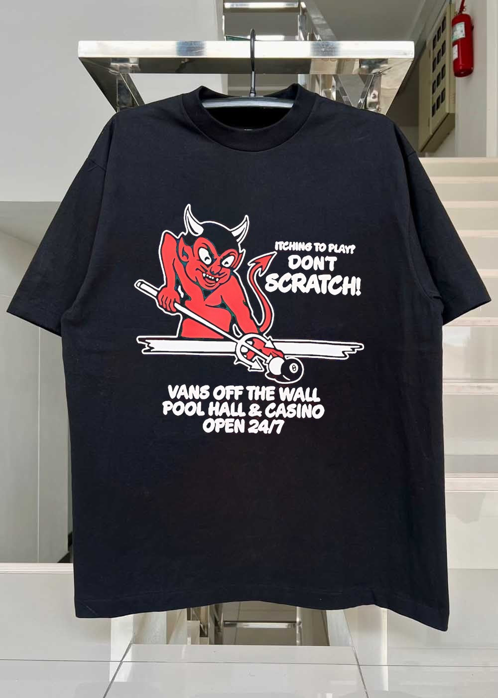 Vans Off the Wall Pool Hall & Casino’ Itching to Play’ Dont Scratch! T-Shirt