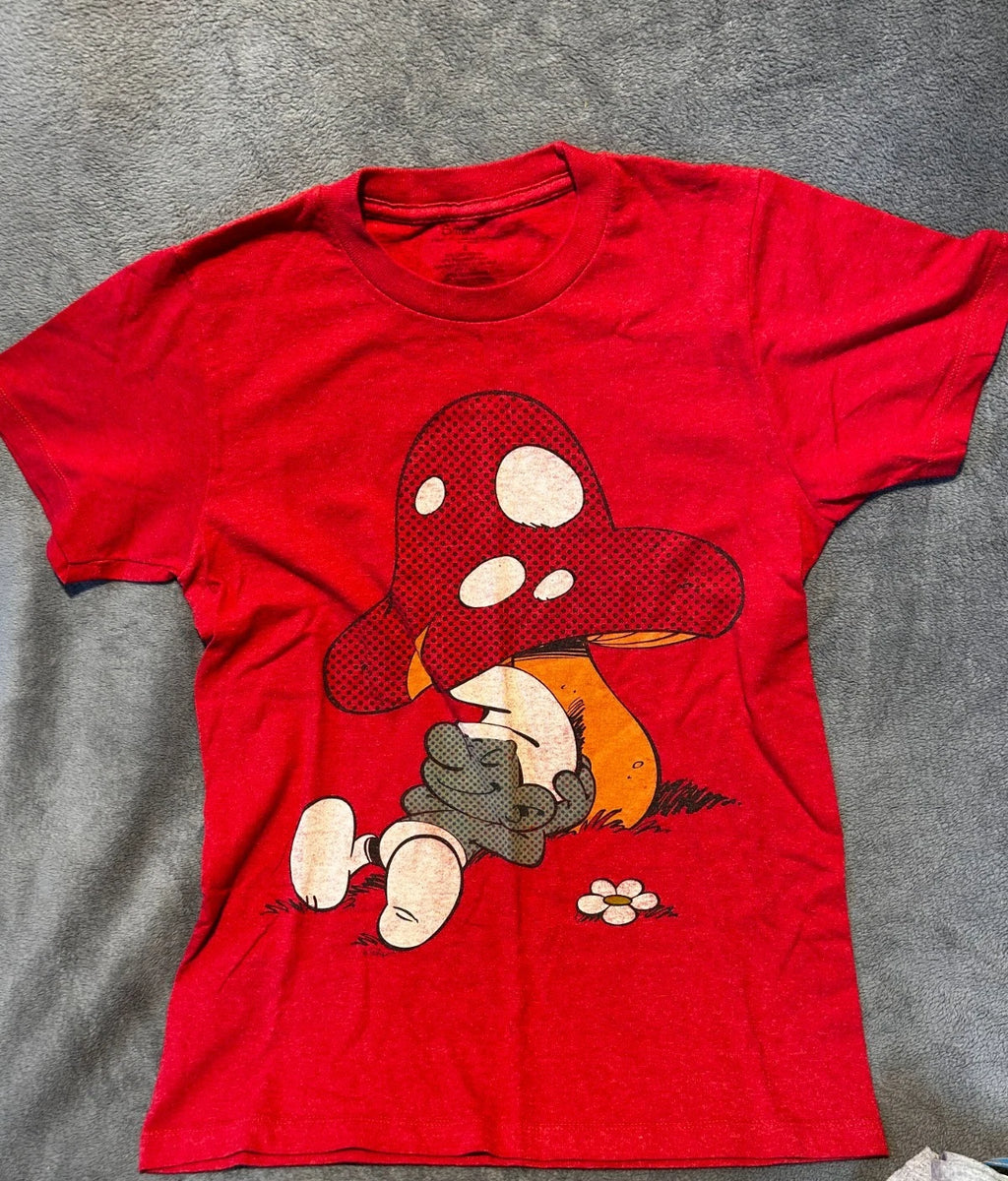 The Smurfs Lazy Smurf Napping Under Mushroom Red Graphic Tee size S