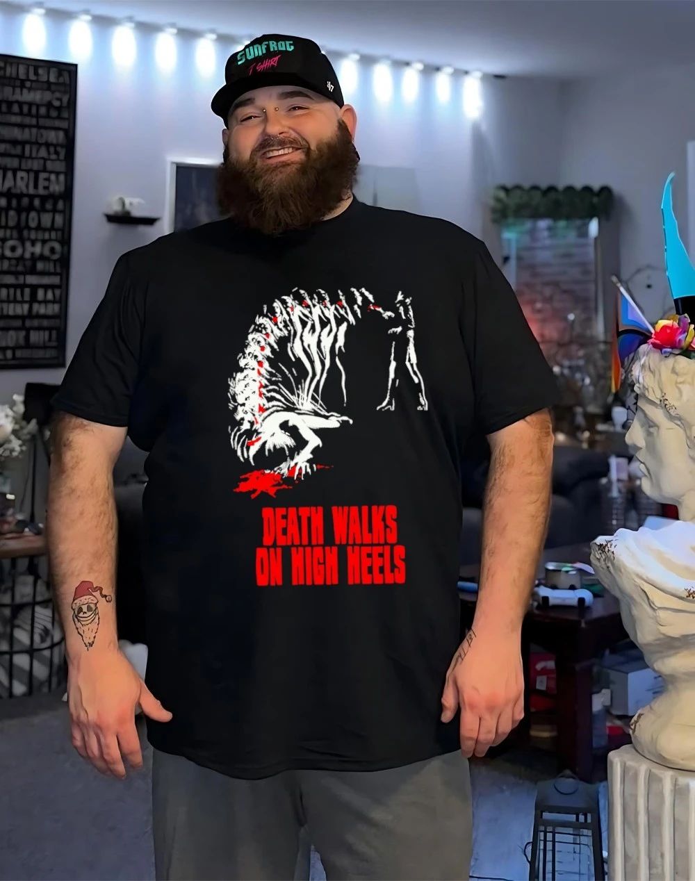 La morte cammina con i tacchi alti Death walks on high heels shirt