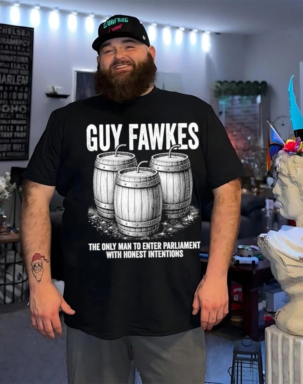 Guy fawkes the only man to enter parliament with honest intentions shirt